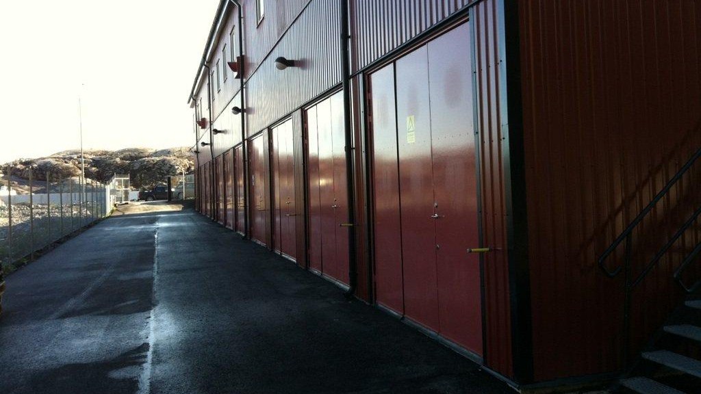Garage och kontor i Länna